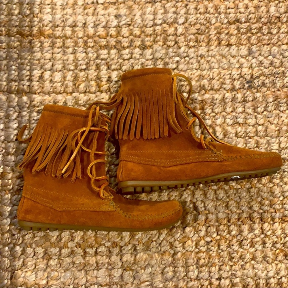 Minnetonka Moccasins Ankle Lace up Booties